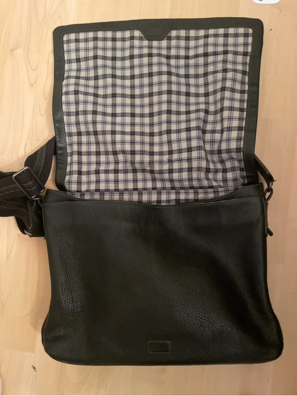 Levenger Black Leather Messenger Bag Travel Vintage!